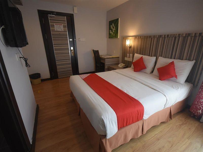 Super Oyo 985 Hotel Nur Miri Exterior foto
